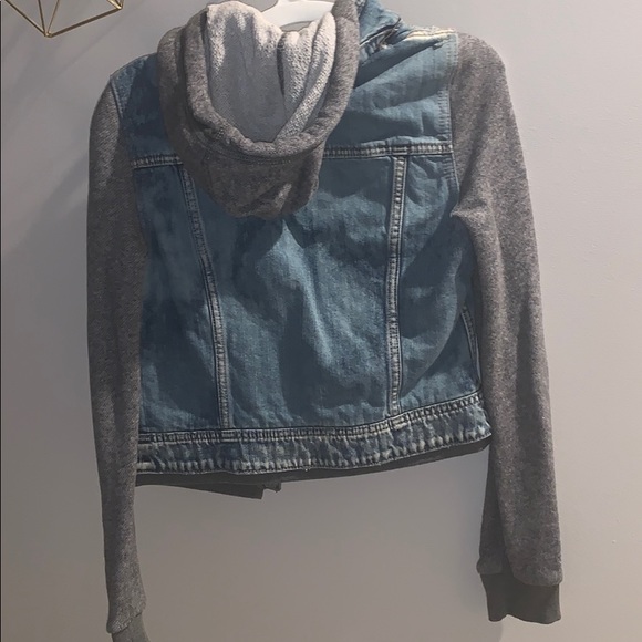 American Eagle boyfriend jean jacket - Picture 2 of 3
